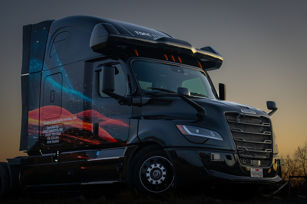 Autonomes Fahren: Daimler Truck liefert „Autonomous-Ready“-Version des neuen Freightliner Cascadia an TorcAutonomous Driving: Daimler Truck delivers latest iteration of autonomous-ready truck platform to Torc