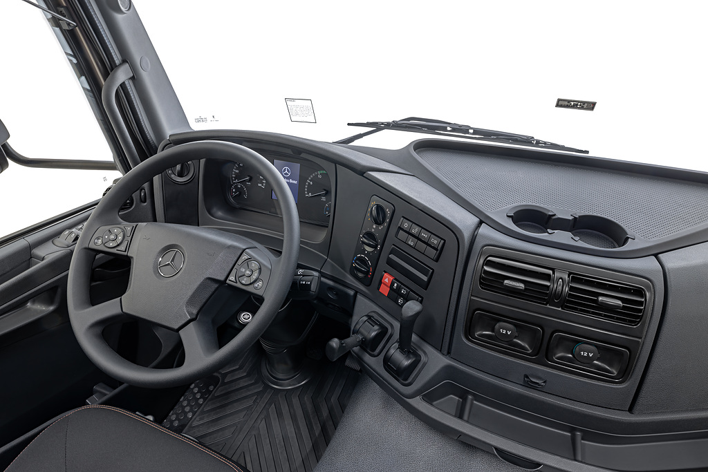 Mercedes-Benz Axor für brasilianischen Markt: Innenraum Kabine und Interior/Mercedes-Benz Axor for Brazilian market: Cabin and InteriorMercedes-Benz Axor für brasilianischen Markt: Innenraum Kabine und Interior/Mercedes-Benz Axor for Brazilian market: Cabin and Interior