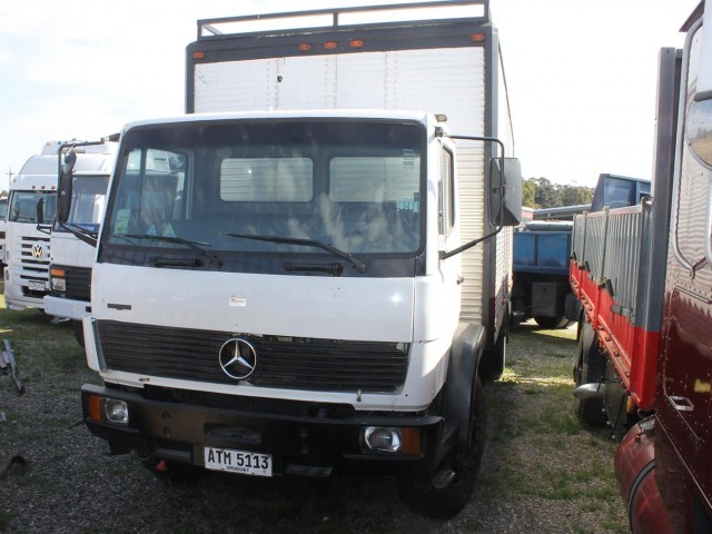 13_Pintado_Mercedes_Benz_1718_ano_1997_con_furgon_de_cargas_generales