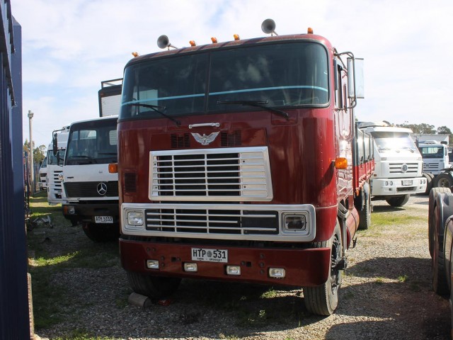 14_Pintado_International_9600_ano_1993_camion_con_zorra_de_tres_ejes