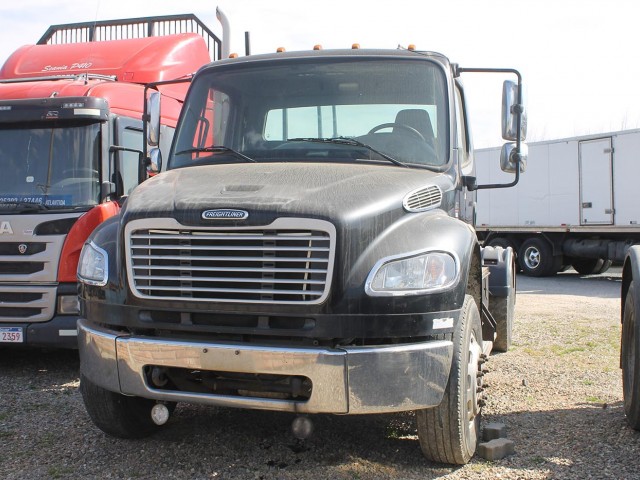17_Pintado_Freightliner_M_2_280_hp_tractor_6_x2_ano_2010_1