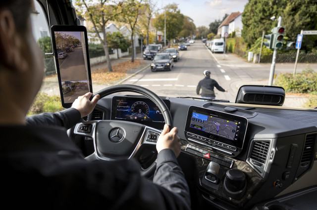 Ver donde la gente no ve: Mercedes-Benz Trucks confía en sistemas de asistencia inteligentes para proteger mejor a ciclistas y peatones