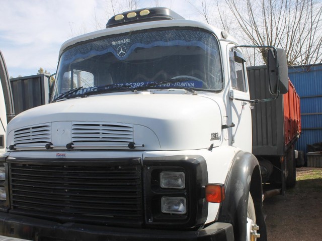 29_Pintado_Mercedes_Benz_1313_ano_1992_con_caja_con_baranda