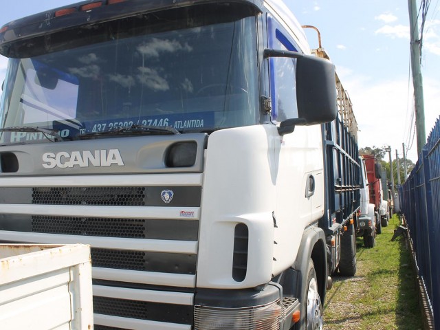 44_Pintado_Scania_R_114_ano_2000_340_hp_camion_sencillo_para_ganado_con_zorra_lambert_ano_1999