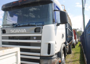 Scania R 114, 340 hp, camión sencillo para ganado con zorra Lambert año 1999