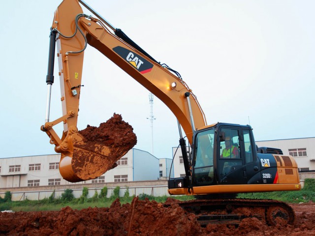 La nueva 320D2/D2 L CAT cuenta con un sólido sistema de combustible, un potente sistema hidráulico y estructuras duraderas para ofrecer un rendimiento óptimo