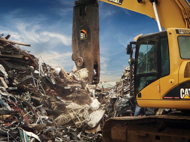 Nueva generación de cizallas móviles CAT® para tareas de demolición primaria y procesamiento de chatarra con excavadoras grandes en menos tiempo
