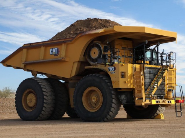 Caterpillar demuestra con éxito el primer camión minero grande eléctrico a batería e invierte en un campo de pruebas sostenible