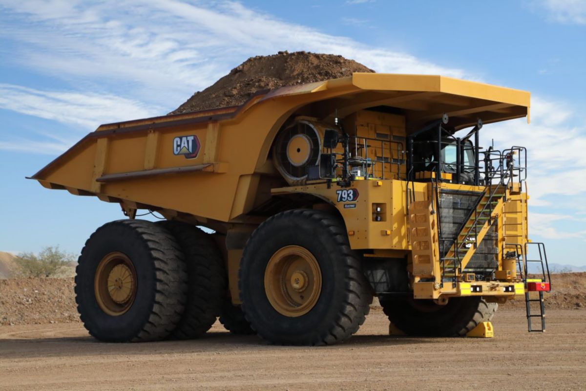 Caterpillar demuestra con éxito el primer camión minero grande eléctrico a batería e invierte en un campo de pruebas sostenible