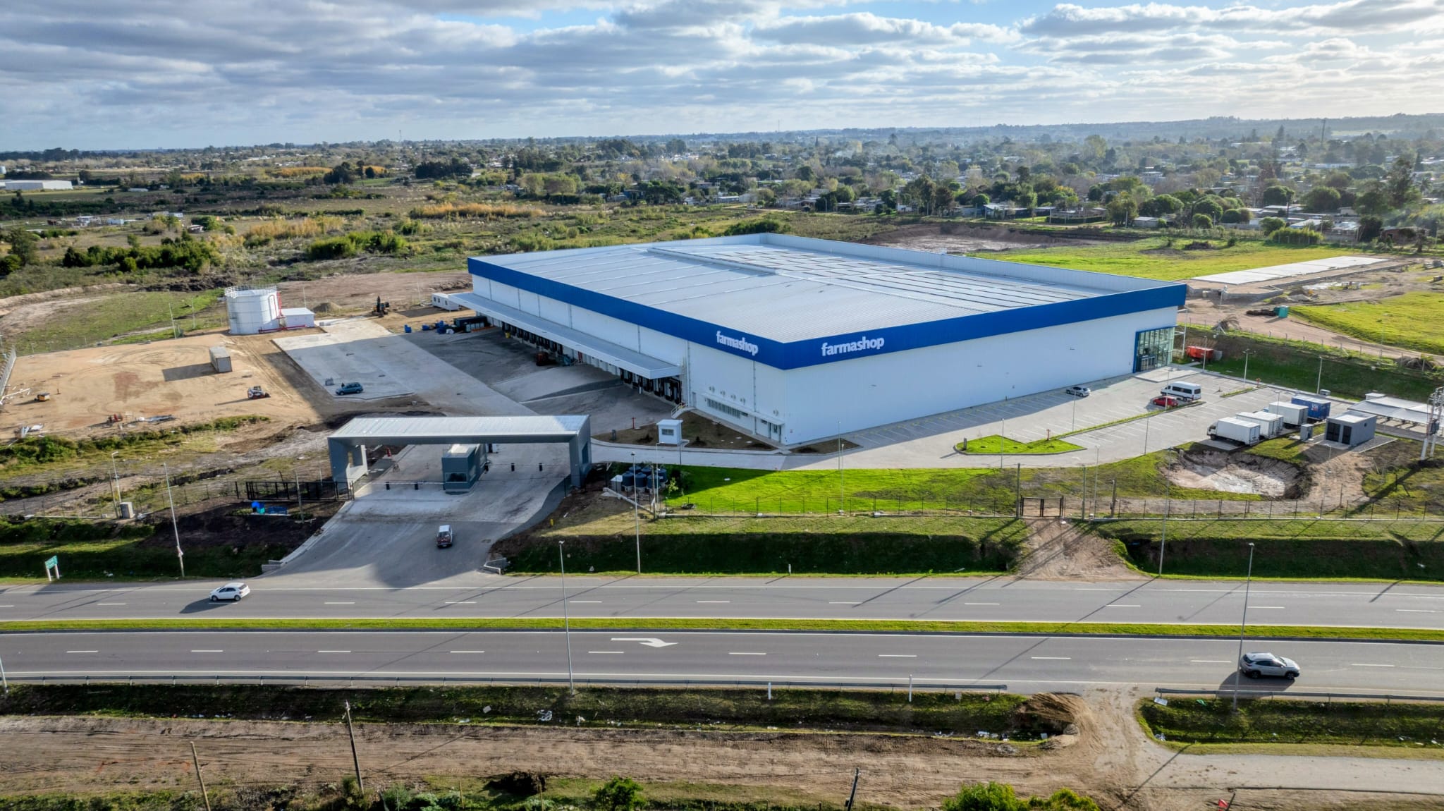 Farmashop inaugura centro de distribución en el nuevo parque logístico Zentra