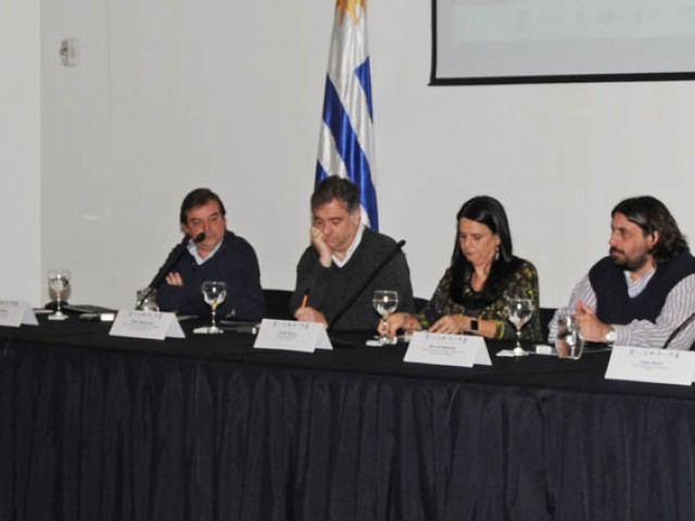 La mitad de los viajes se realizan en transporte privado y los restantes en ómnibus o a pie, según Encuesta de Movilidad