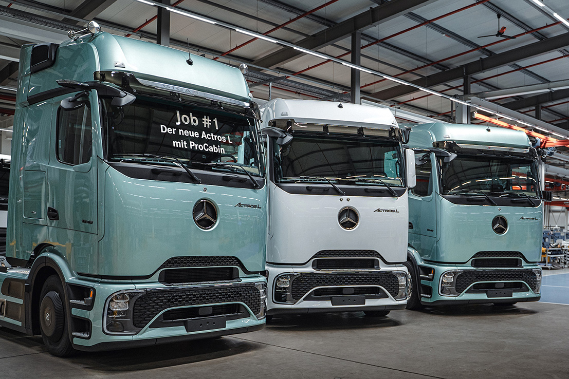 El nuevo Actros L: el primer vehículo sale de la línea de montaje de la planta de Mercedes-Benz en Wörth