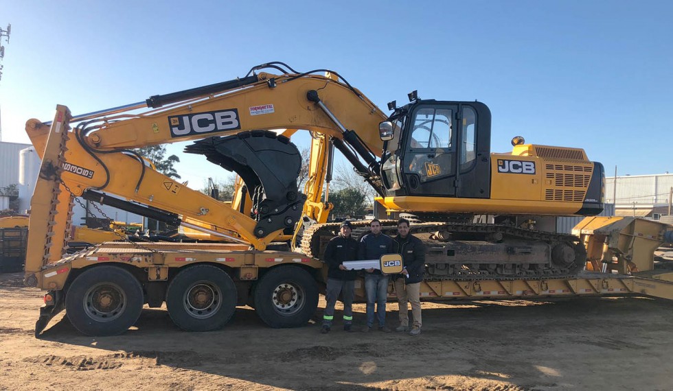 Excavadora_JCB_Js220_entregada_a_TDR_Group_de_Daniel_Recalde