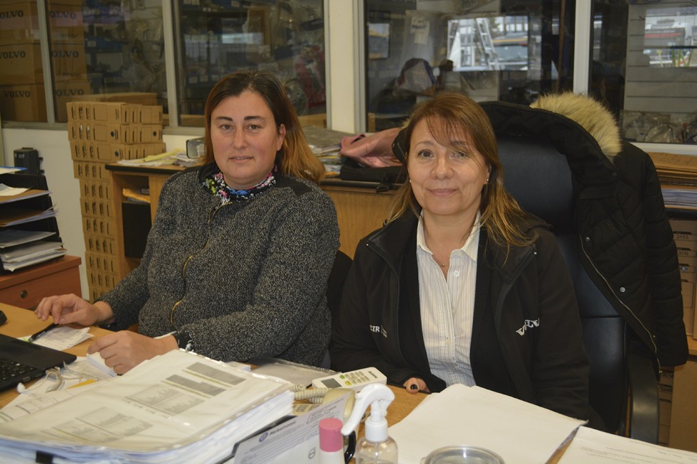 IZQ_A_DERECHA_LOURDES_GUILLAMA_ANALISTA_DE_COMERCI9_EXTERIOR_Y_MARY_VILLANO__ADMINISTRACION