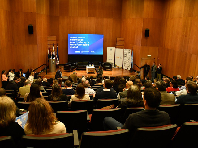 MTOP participa en conferencia internacional: Relaciones puerto-ciudad y transformación digital