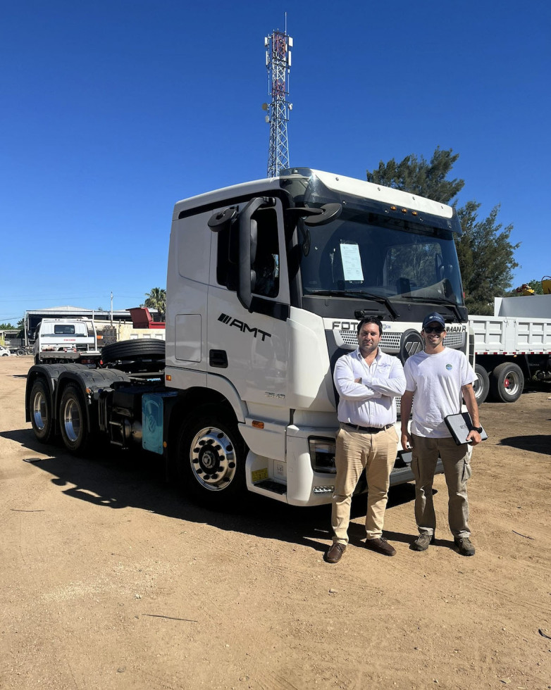 Mathias_Ectheverry_realizo_la_entrega_de_un_AUMAN_R_2543_6x2_FR_a_Agustin_Moyano_de_Transportes_El_Chaja_de_Dolores._Mas_fuerza_y_rendimiento_para_seguir_creciendo_en_el_camino.__2