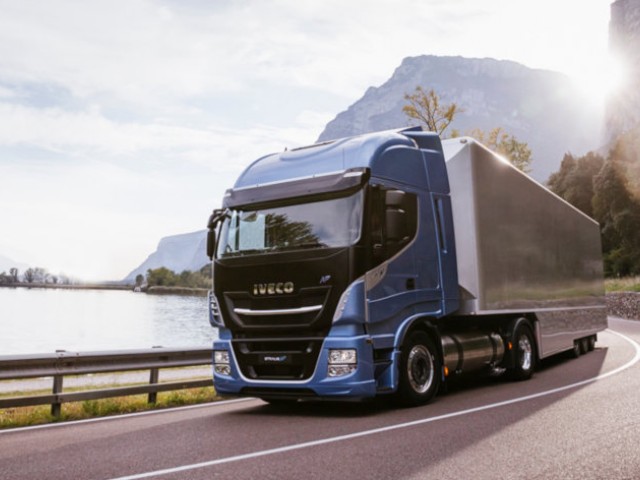 Nuevo premio para IVECO en el “Uso de GNL más proactivo en transporte” de la Small-Scale LNG Summit