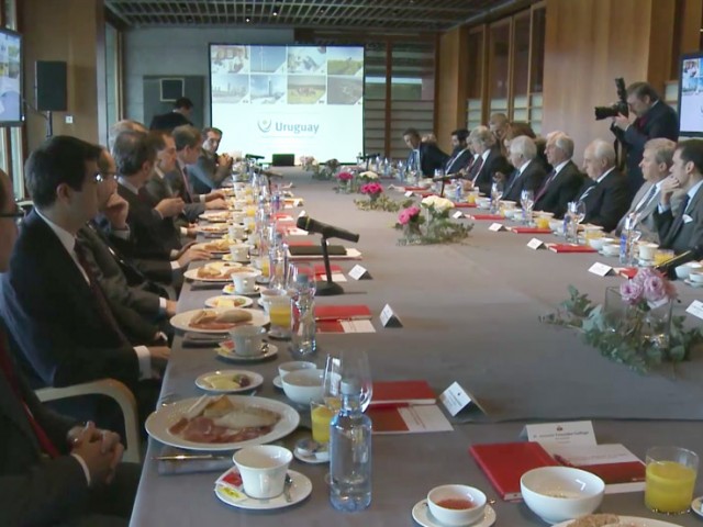 Vázquez presentó Plan Nacional de Infraestructuras a empresarios en la Ciudad Grupo Santander
