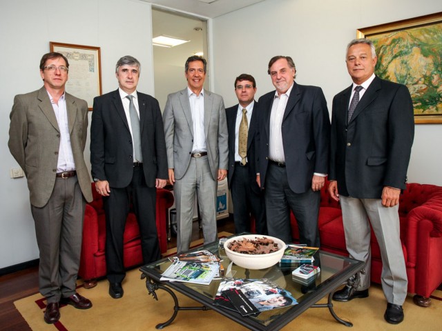 Scania Argentina e YPF firman convenio de trabajo conjunto