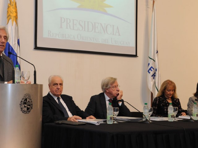 Vázquez instalará un gabinete interministerial de análisis de herramienta de participación público-privada Vázquez instalará un gabinete interministerial de análisis de herramienta de participación público-privada