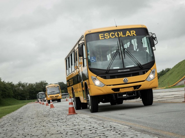 Volkswagen_concreta_la_entrega_de_700_autobuses_para_el_transporte_estudiantes_en_Brasil