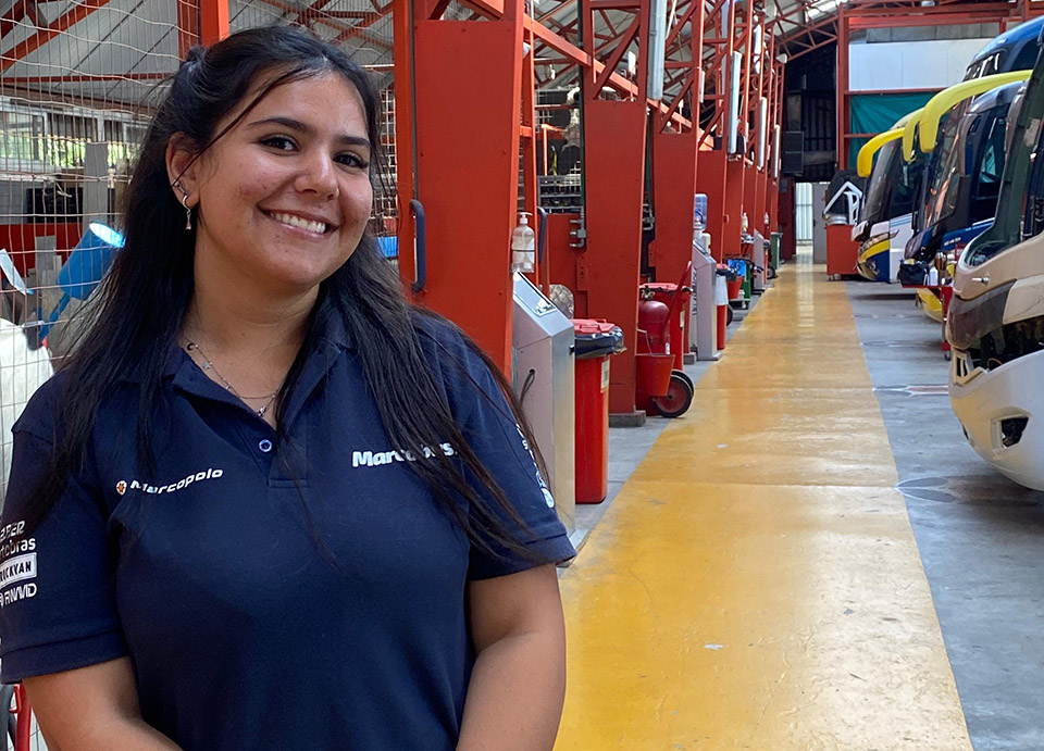 Especial Mes de la Mujer: “Con esfuerzo y buen desempeño, nada es imposible” | Paola Bruzzone Atención al cliente; Departamento Asistencia Técnica de Marcobus