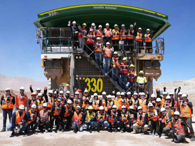 Cummins lanza el primer camión minero comercial híbrido-eléctrico de clase Ultra en operación en la mina de cobre en Chile 