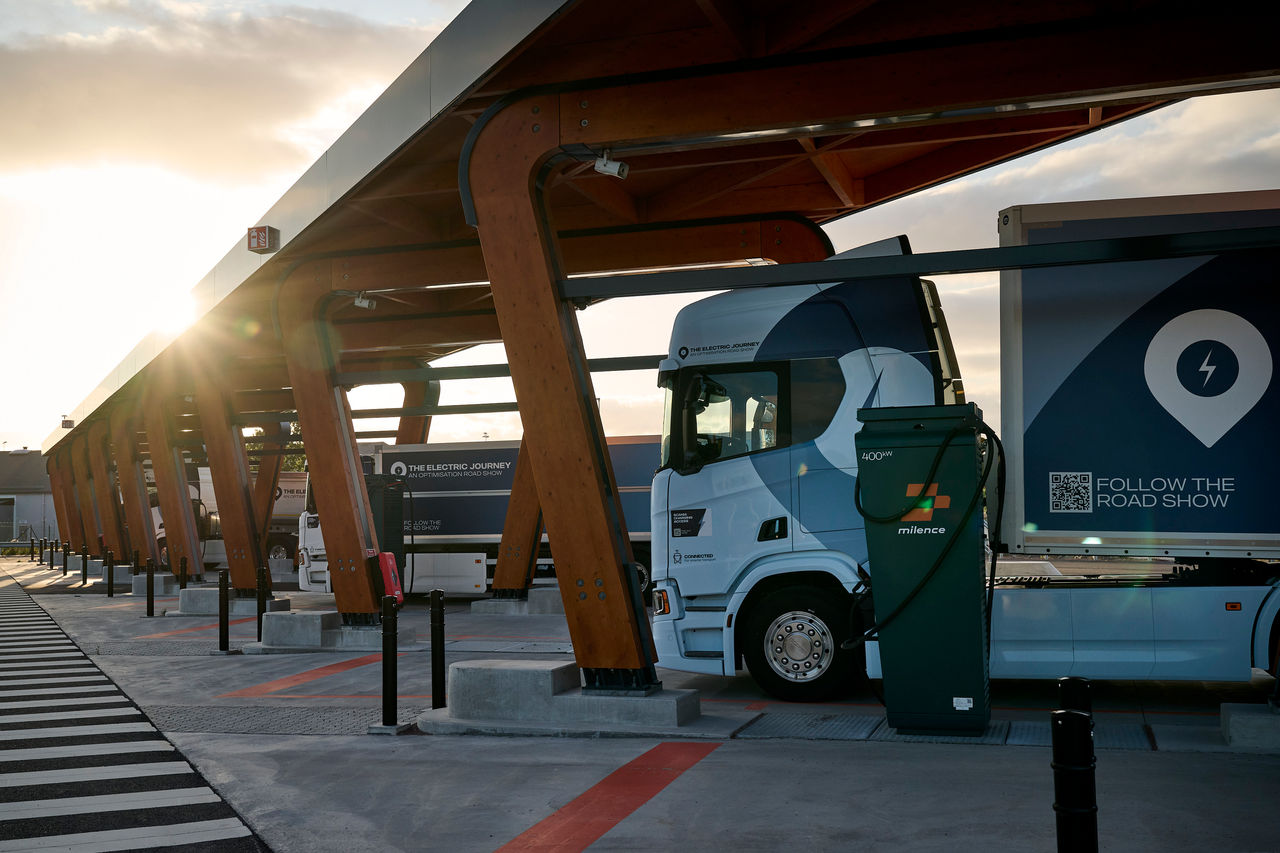 Scania redobla sus esfuerzos para impulsar el cambio hacia un transporte sostenible con el lanzamiento de una gira europea de camiones eléctricos