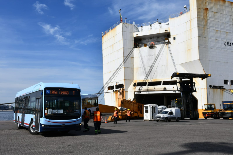 CUTCSA: Arribaron hoy 50 ómnibus eléctricos al Puerto de Montevideo